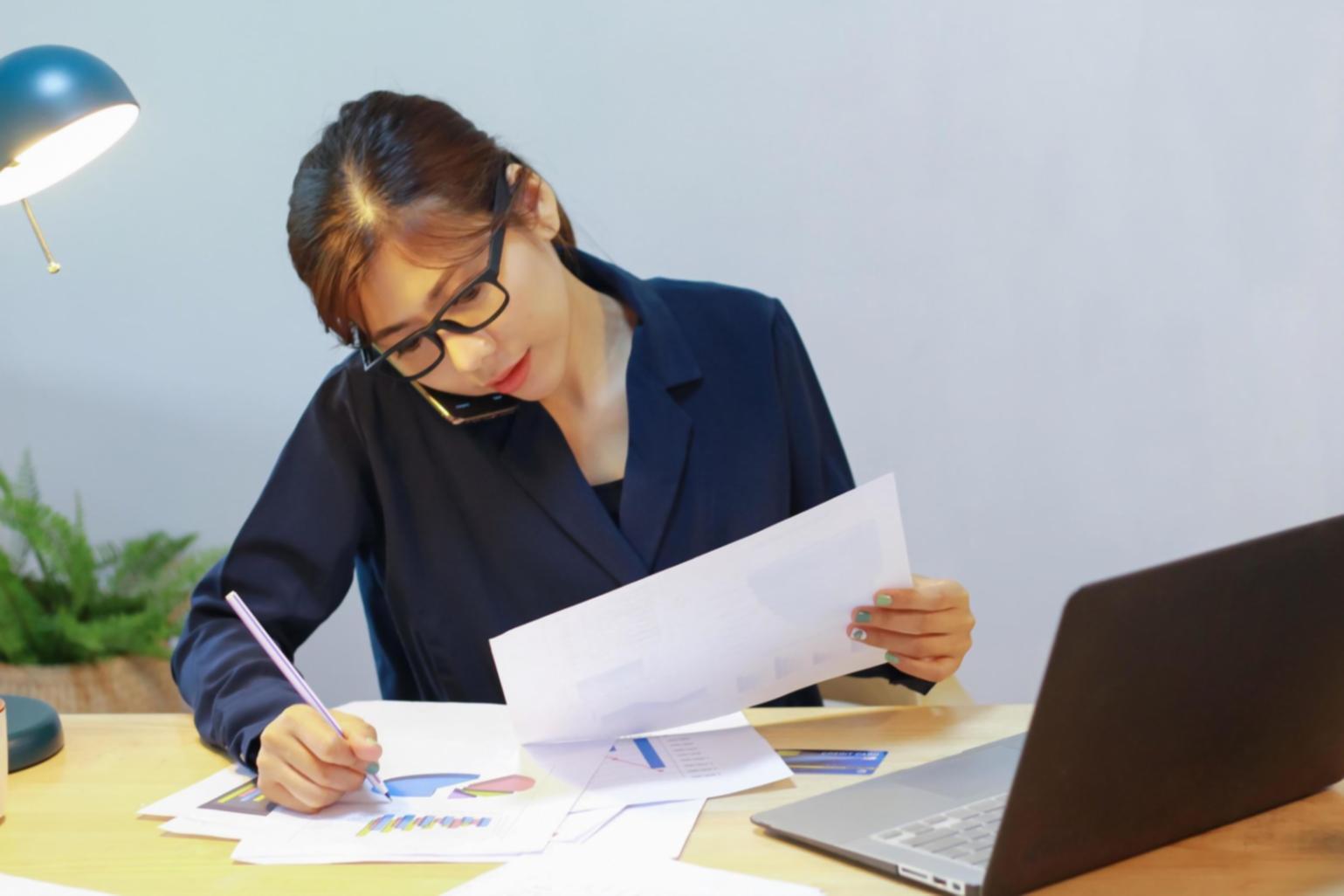 Sesión de trabajo en planificación financiera estratégica